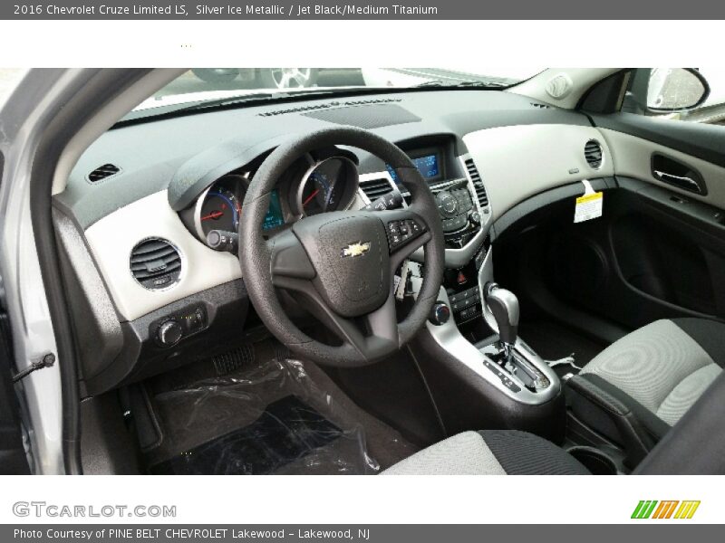 Silver Ice Metallic / Jet Black/Medium Titanium 2016 Chevrolet Cruze Limited LS