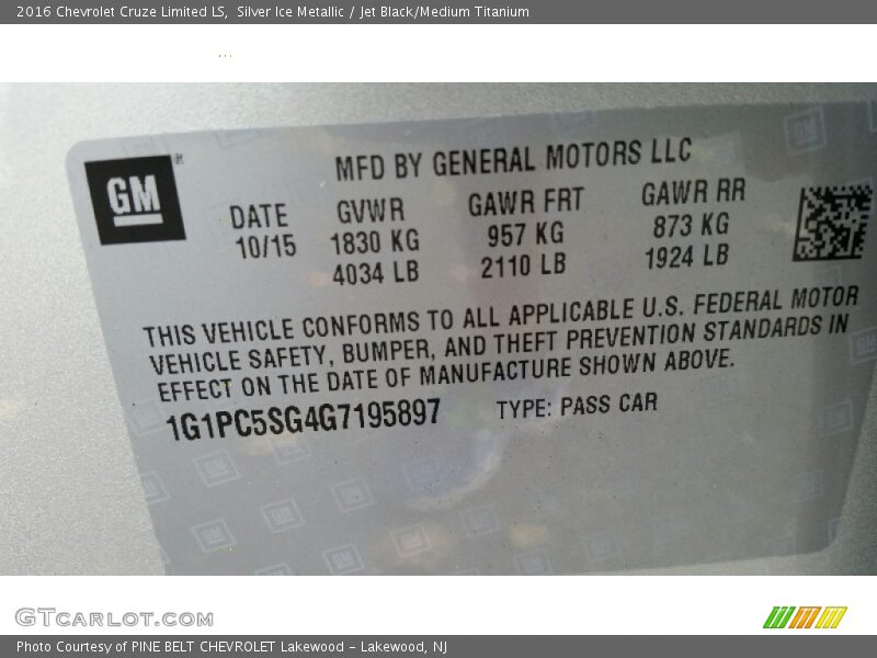 Silver Ice Metallic / Jet Black/Medium Titanium 2016 Chevrolet Cruze Limited LS