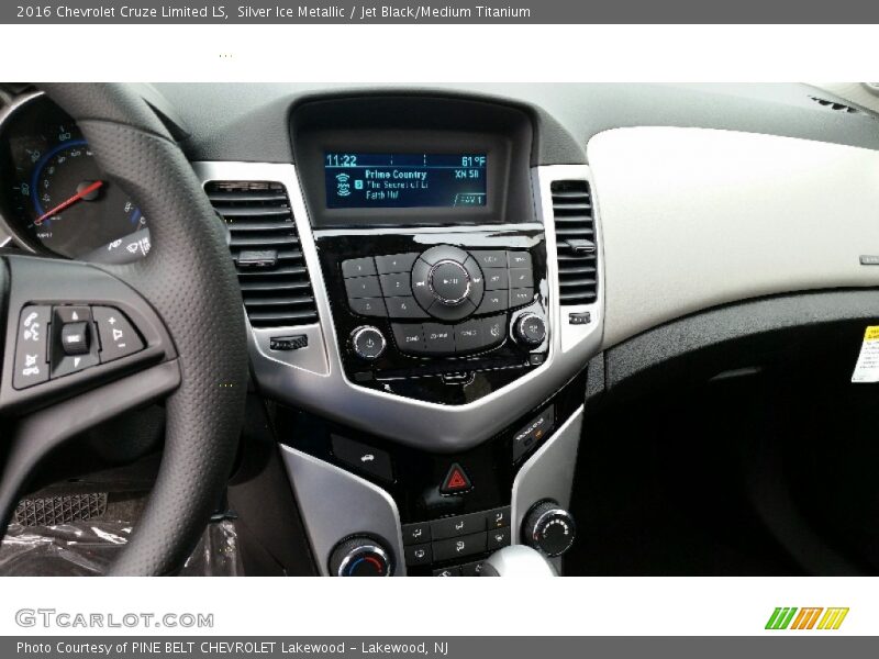 Silver Ice Metallic / Jet Black/Medium Titanium 2016 Chevrolet Cruze Limited LS