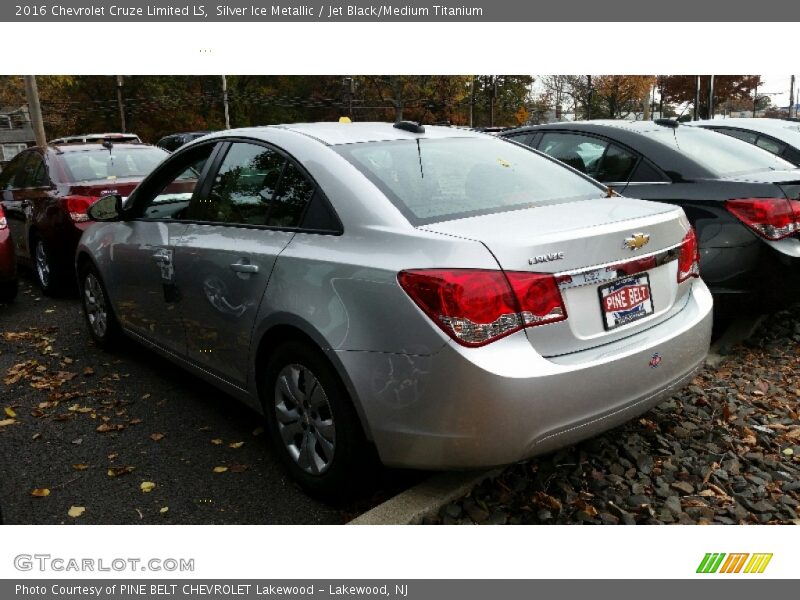 Silver Ice Metallic / Jet Black/Medium Titanium 2016 Chevrolet Cruze Limited LS