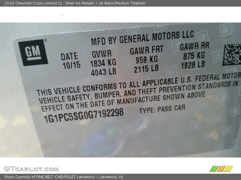 Silver Ice Metallic / Jet Black/Medium Titanium 2016 Chevrolet Cruze Limited LS