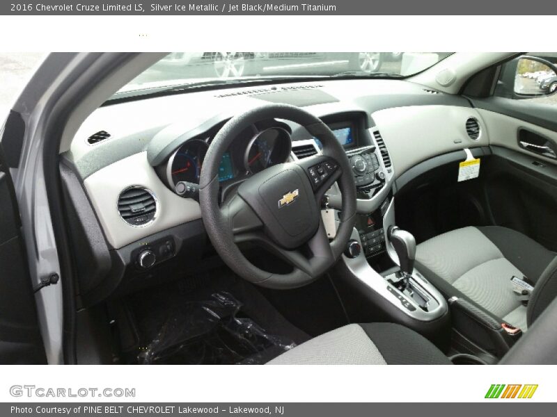 Silver Ice Metallic / Jet Black/Medium Titanium 2016 Chevrolet Cruze Limited LS