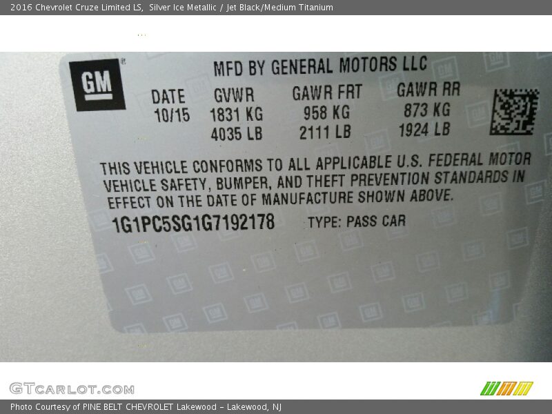 Silver Ice Metallic / Jet Black/Medium Titanium 2016 Chevrolet Cruze Limited LS