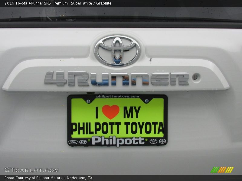 Super White / Graphite 2016 Toyota 4Runner SR5 Premium