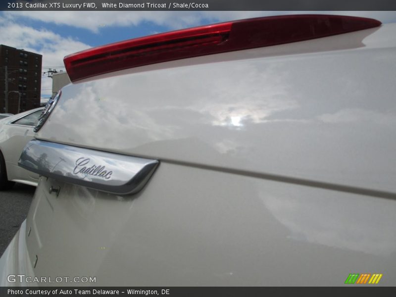 White Diamond Tricoat / Shale/Cocoa 2013 Cadillac XTS Luxury FWD