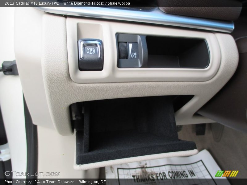 White Diamond Tricoat / Shale/Cocoa 2013 Cadillac XTS Luxury FWD