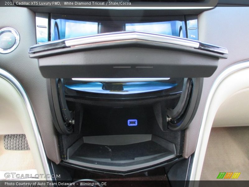White Diamond Tricoat / Shale/Cocoa 2013 Cadillac XTS Luxury FWD