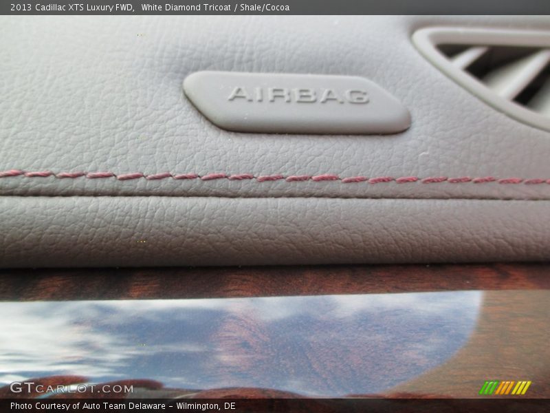 White Diamond Tricoat / Shale/Cocoa 2013 Cadillac XTS Luxury FWD