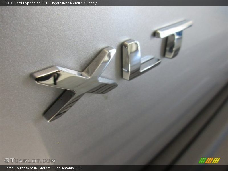 Ingot Silver Metallic / Ebony 2016 Ford Expedition XLT