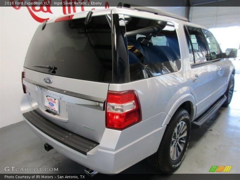 Ingot Silver Metallic / Ebony 2016 Ford Expedition XLT