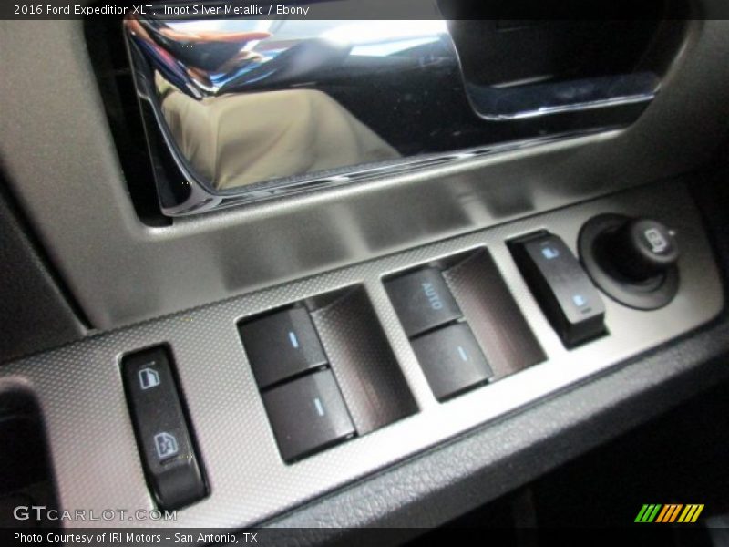 Ingot Silver Metallic / Ebony 2016 Ford Expedition XLT