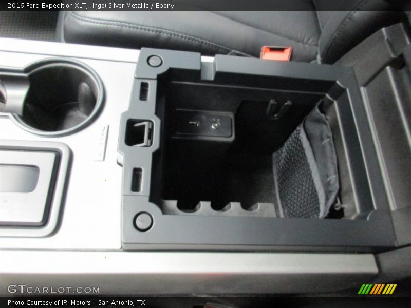 Ingot Silver Metallic / Ebony 2016 Ford Expedition XLT