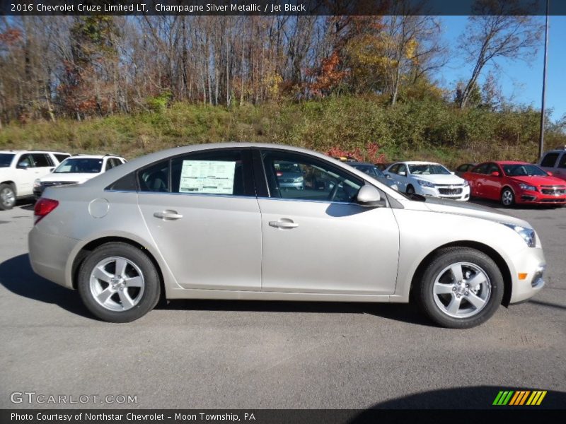 Champagne Silver Metallic / Jet Black 2016 Chevrolet Cruze Limited LT