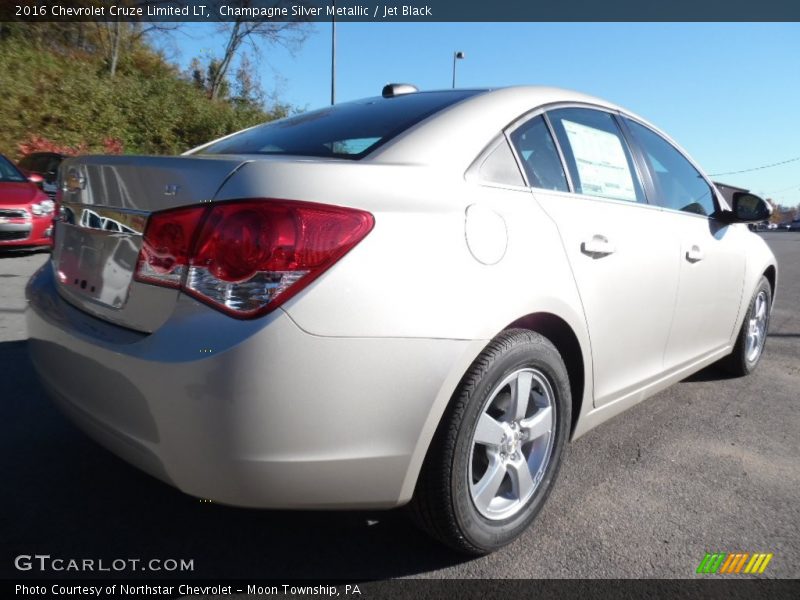 Champagne Silver Metallic / Jet Black 2016 Chevrolet Cruze Limited LT