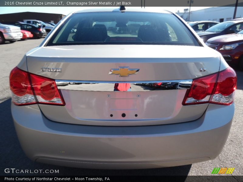 Champagne Silver Metallic / Jet Black 2016 Chevrolet Cruze Limited LT