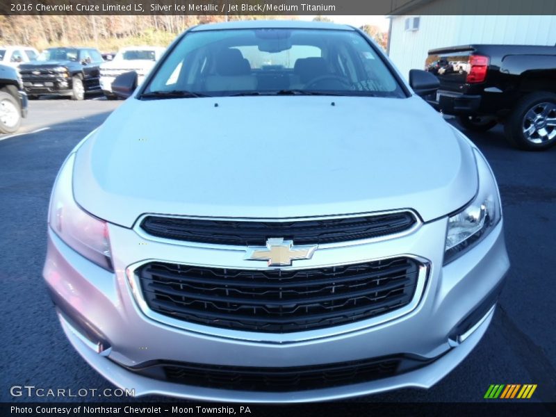 Silver Ice Metallic / Jet Black/Medium Titanium 2016 Chevrolet Cruze Limited LS