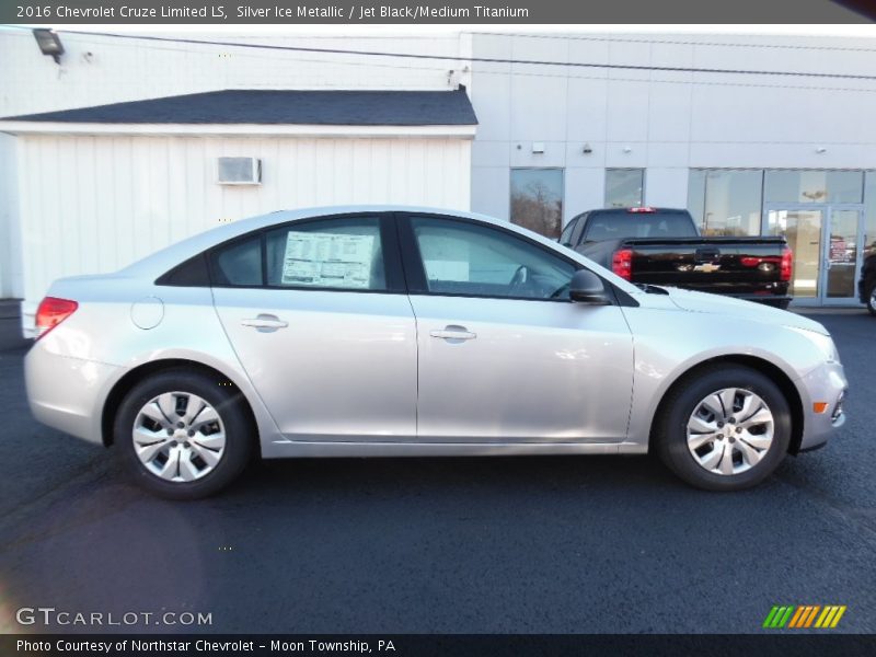 Silver Ice Metallic / Jet Black/Medium Titanium 2016 Chevrolet Cruze Limited LS