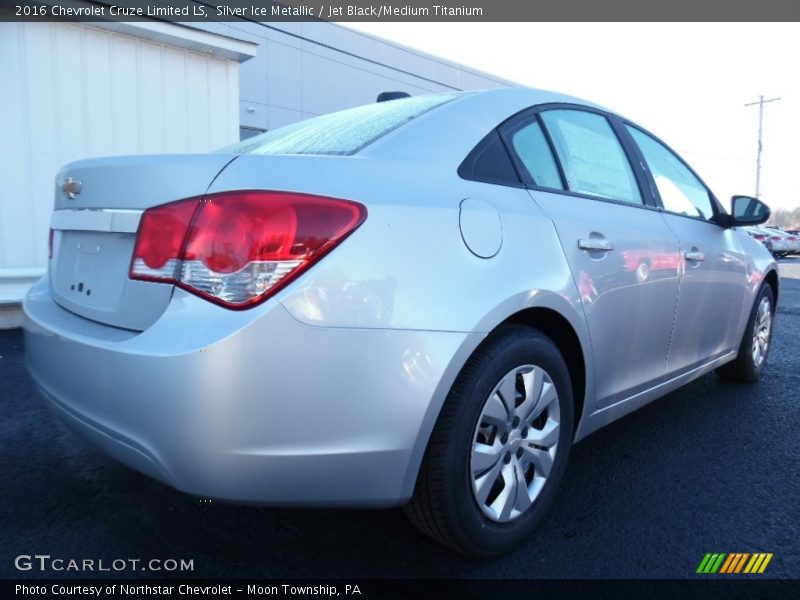 Silver Ice Metallic / Jet Black/Medium Titanium 2016 Chevrolet Cruze Limited LS