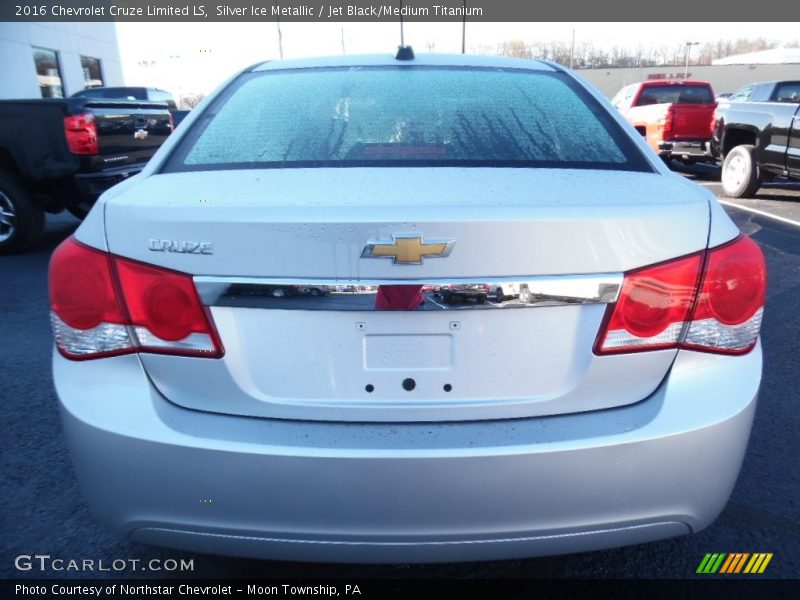 Silver Ice Metallic / Jet Black/Medium Titanium 2016 Chevrolet Cruze Limited LS