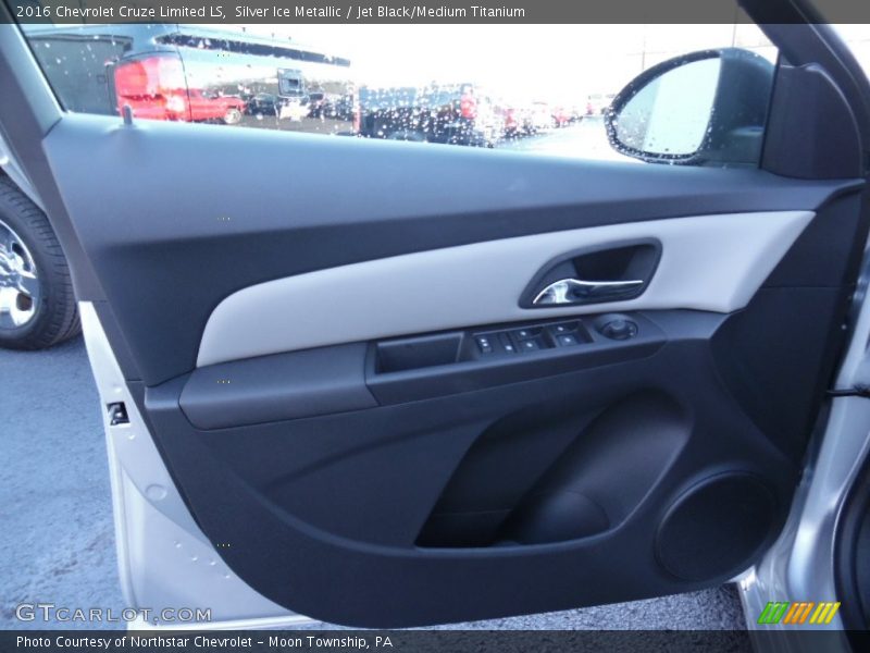 Silver Ice Metallic / Jet Black/Medium Titanium 2016 Chevrolet Cruze Limited LS