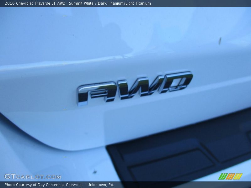 Summit White / Dark Titanium/Light Titanium 2016 Chevrolet Traverse LT AWD
