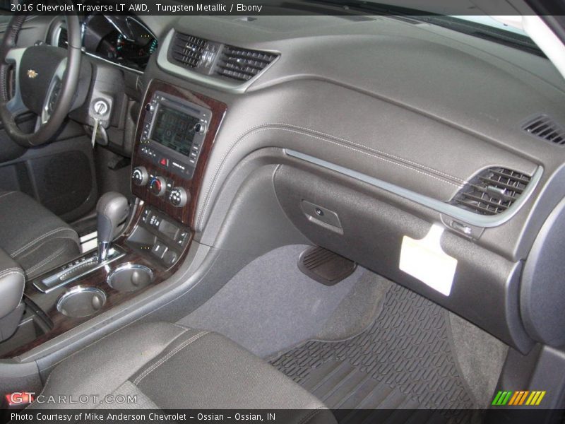 Tungsten Metallic / Ebony 2016 Chevrolet Traverse LT AWD