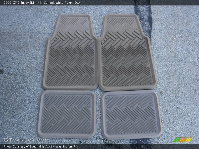 Summit White / Light Oak 2002 GMC Envoy SLT 4x4