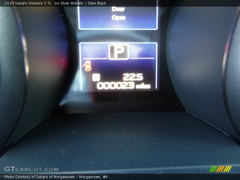 Ice Silver Metallic / Slate Black 2016 Subaru Outback 2.5i