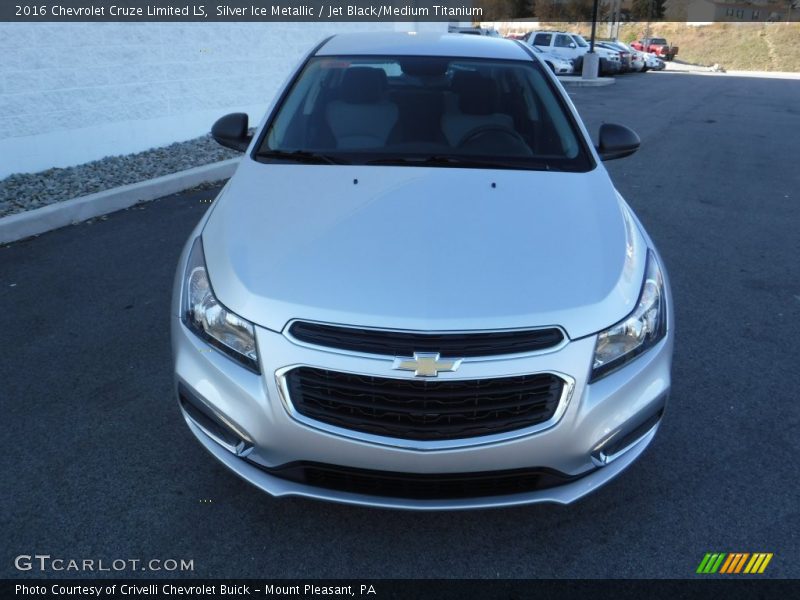Silver Ice Metallic / Jet Black/Medium Titanium 2016 Chevrolet Cruze Limited LS