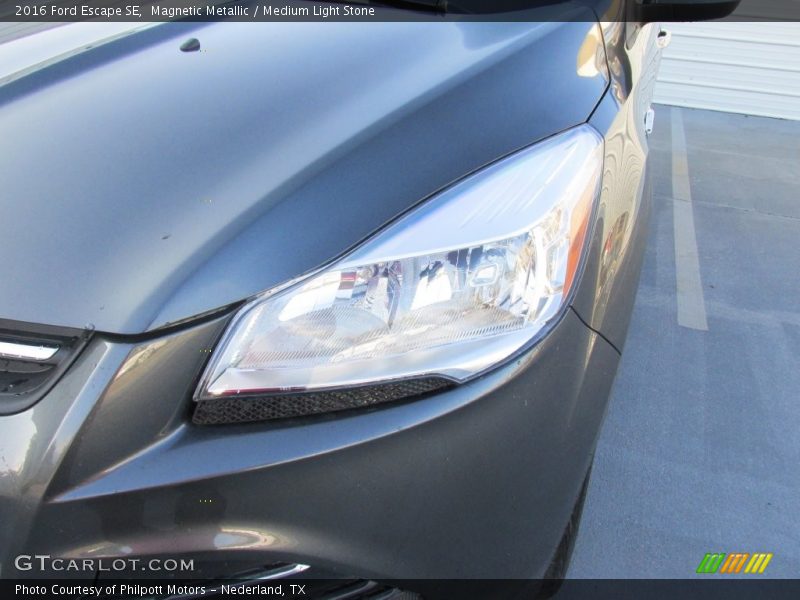 Magnetic Metallic / Medium Light Stone 2016 Ford Escape SE