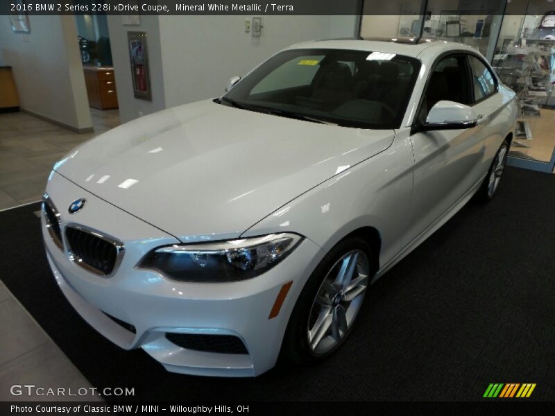 Front 3/4 View of 2016 2 Series 228i xDrive Coupe