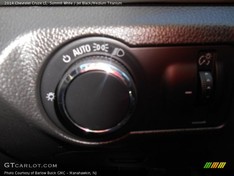 Summit White / Jet Black/Medium Titanium 2014 Chevrolet Cruze LS