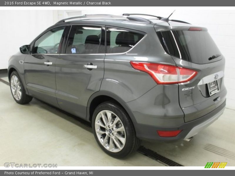 Magnetic Metallic / Charcoal Black 2016 Ford Escape SE 4WD