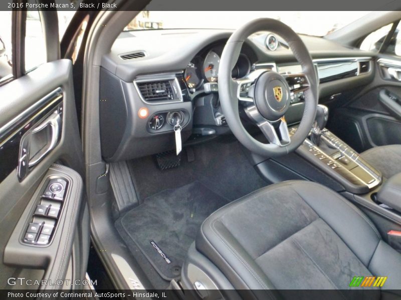 Black / Black 2016 Porsche Macan S