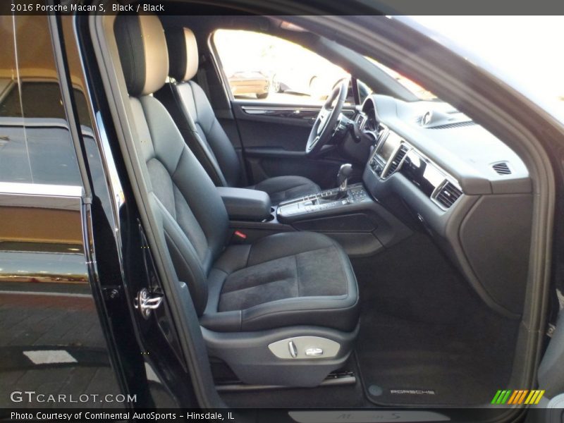 Black / Black 2016 Porsche Macan S