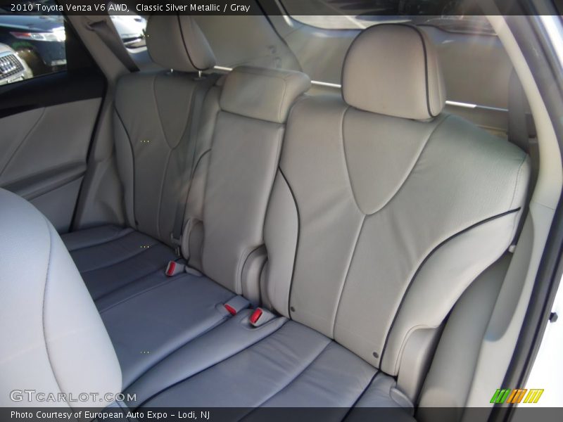 Classic Silver Metallic / Gray 2010 Toyota Venza V6 AWD