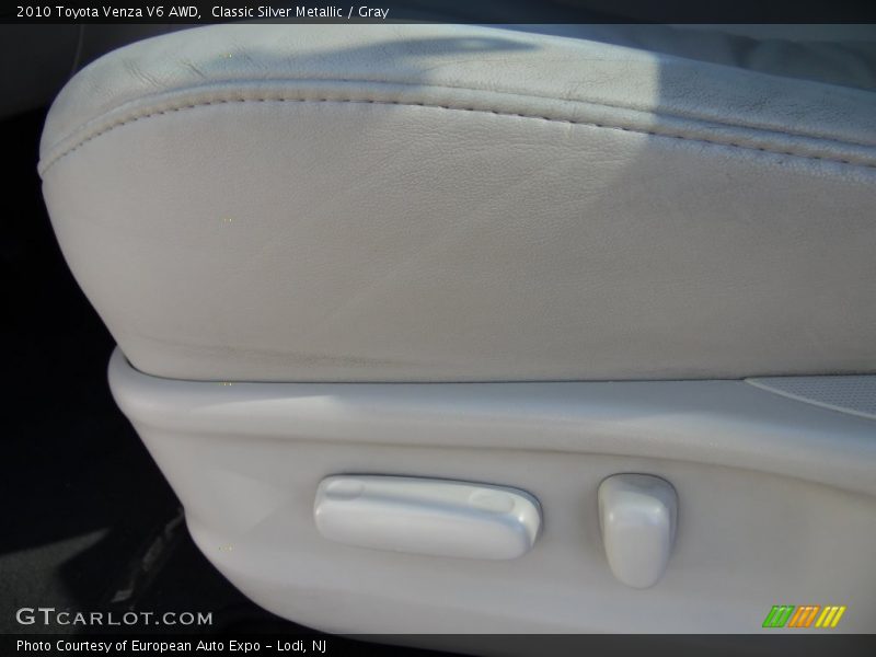 Classic Silver Metallic / Gray 2010 Toyota Venza V6 AWD