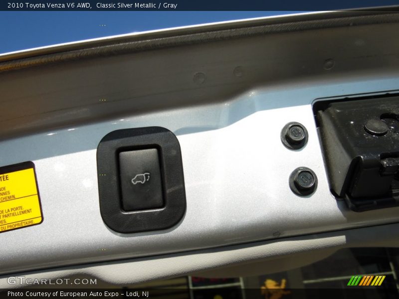 Classic Silver Metallic / Gray 2010 Toyota Venza V6 AWD