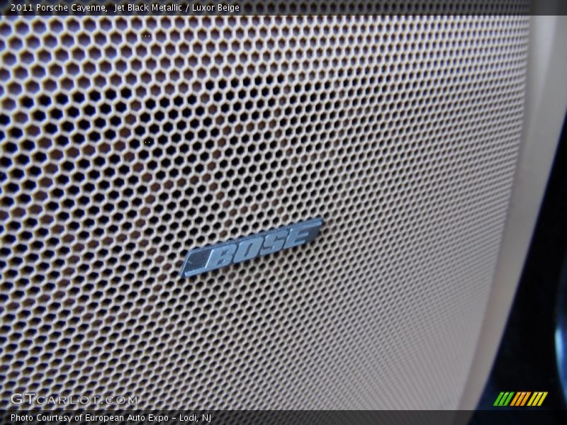 Jet Black Metallic / Luxor Beige 2011 Porsche Cayenne