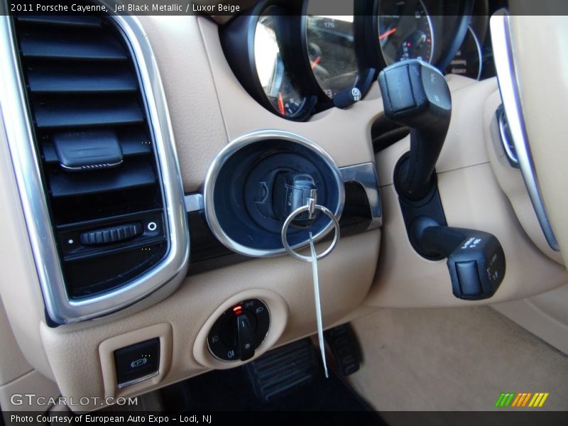 Jet Black Metallic / Luxor Beige 2011 Porsche Cayenne