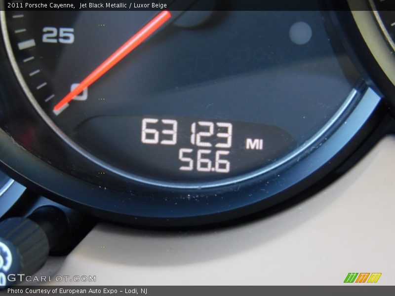 Jet Black Metallic / Luxor Beige 2011 Porsche Cayenne