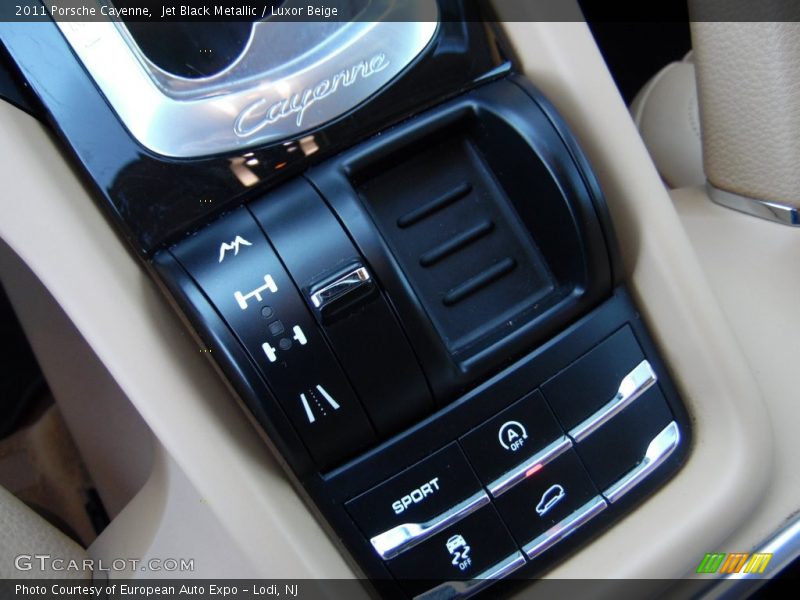 Jet Black Metallic / Luxor Beige 2011 Porsche Cayenne