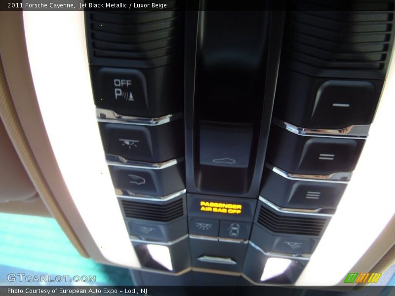 Jet Black Metallic / Luxor Beige 2011 Porsche Cayenne