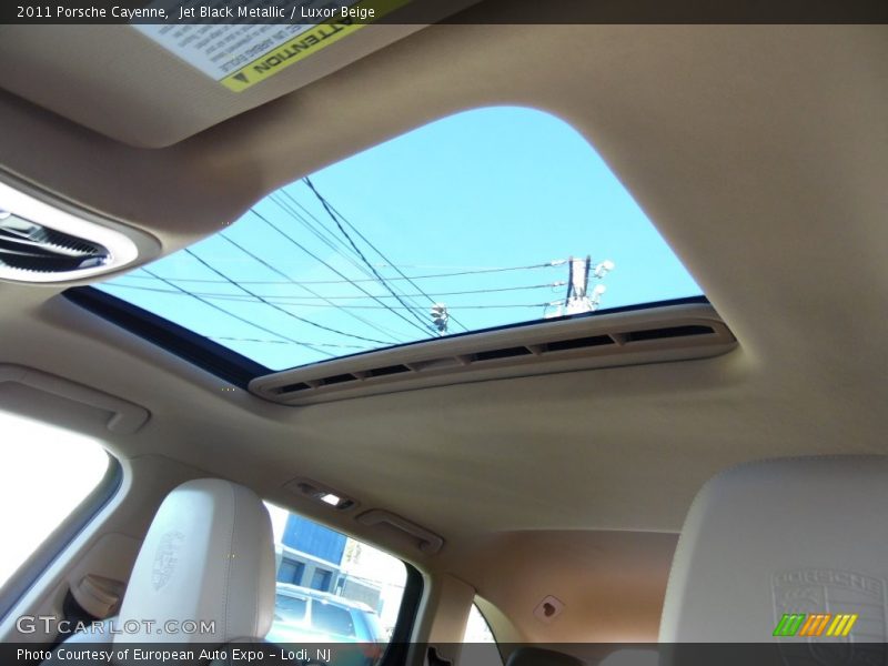 Jet Black Metallic / Luxor Beige 2011 Porsche Cayenne