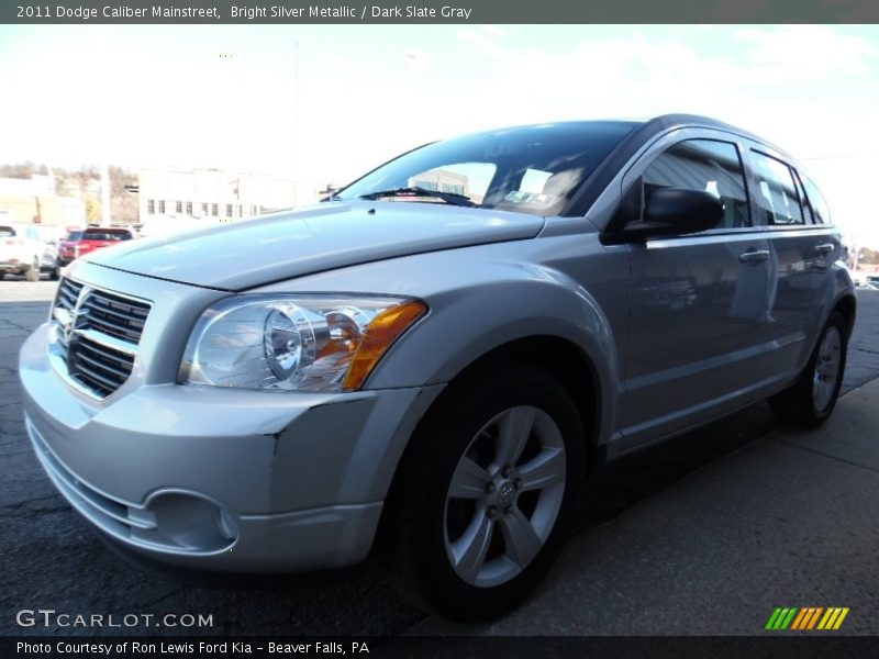 Bright Silver Metallic / Dark Slate Gray 2011 Dodge Caliber Mainstreet