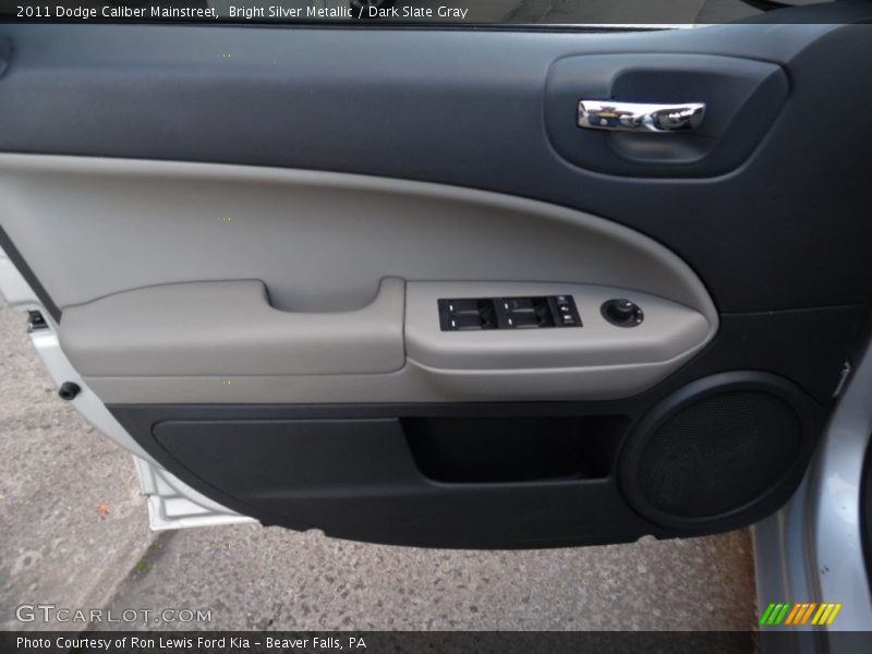 Bright Silver Metallic / Dark Slate Gray 2011 Dodge Caliber Mainstreet