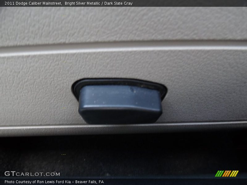 Bright Silver Metallic / Dark Slate Gray 2011 Dodge Caliber Mainstreet