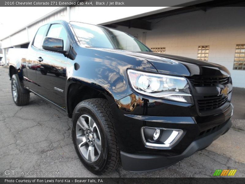 Front 3/4 View of 2016 Colorado Z71 Extended Cab 4x4