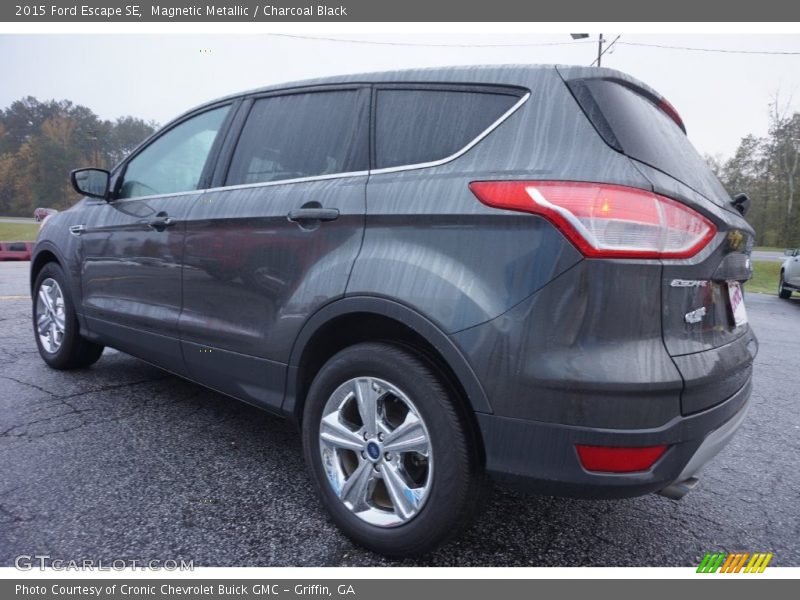 Magnetic Metallic / Charcoal Black 2015 Ford Escape SE