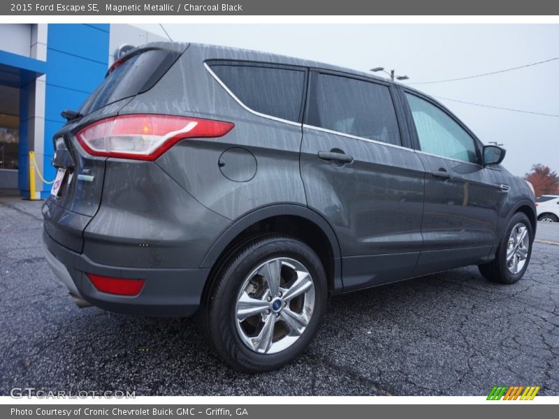 Magnetic Metallic / Charcoal Black 2015 Ford Escape SE